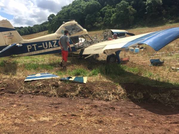 Problema mecânico força pouso de avião agrícola em lavoura 