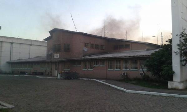 Incêndio atinge presídio durante rebelião de presos em Uruguaiana