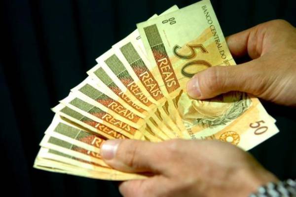 Novo salário mínimo começa a vigorar no Brasil