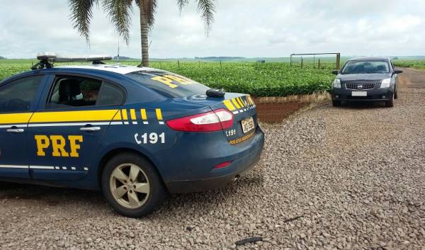 Condutor com quase 500 pontos é flagrado pela PRF dirigindo com a CNH suspensa