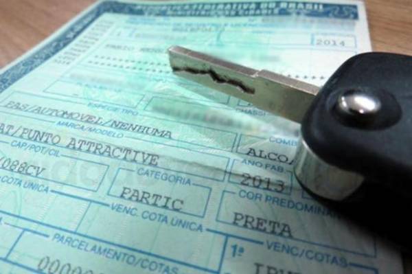 Detran alerta para atraso na entrega de documento dos veículos