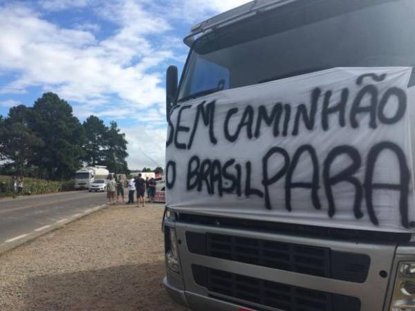 Caminhoneiros protestam contra preço do diesel em Ijuí