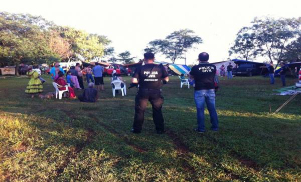 Polícia Civil prende ciganos e apreende armas em acampamento em Roque Gonzales