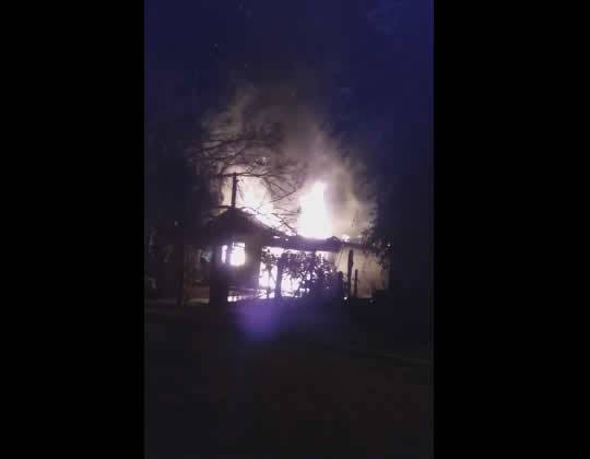 VÍDEO: Casa é destruída em incêndio no município de Catuípe 