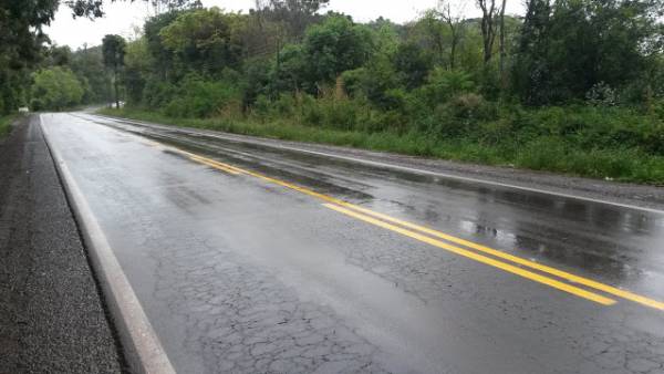 Mulher é encontrada amarrada às margens da rodovia