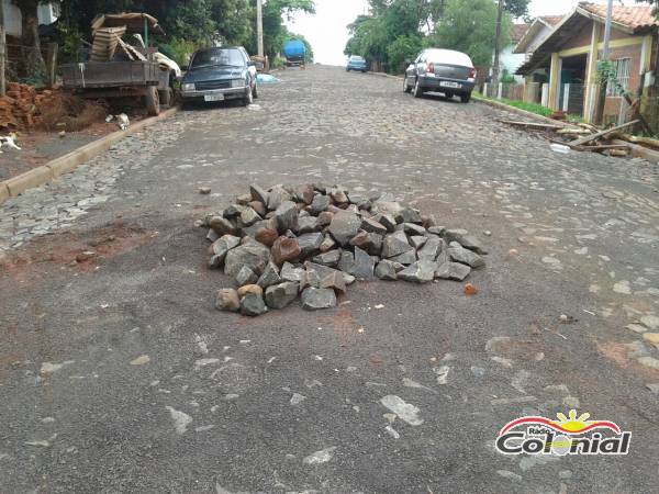 Moradores da rua jardim reclamam de obra inacabada da CORSAN