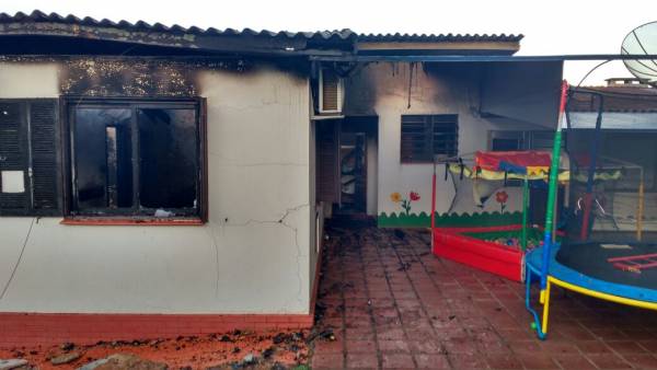 Escola infantil é destruída em incêndio com suspeitas de ser criminoso, em Ijuí