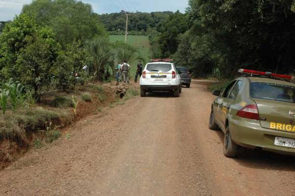 Assaltantes trocam tiros com policiais, três são feridos e presos