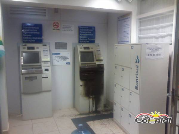 Bandidos explodem caixa eletrônico do Banrisul de Alegria