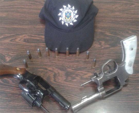 Polícia Civil prende homem por porte ilegal de armas de fogo em Independência