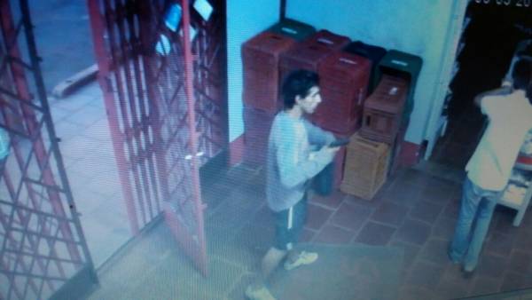 Câmeras de segurança capturam imagem do assaltante de supermercado em Santo Augusto