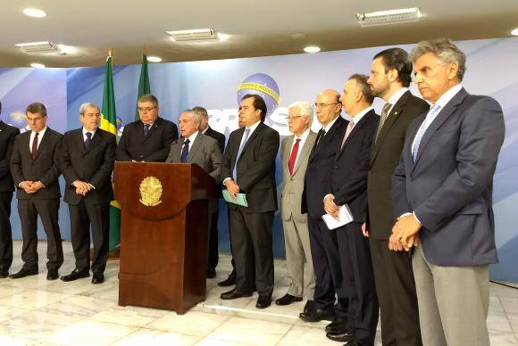 Temer retira servidores estaduais e municipais da reforma da Previdência