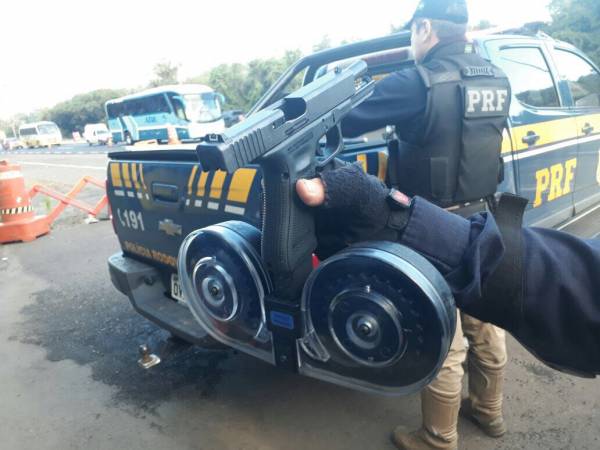 PRF prende trio com 14 armas importadas e 1400 munições