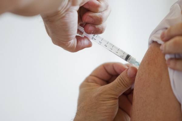 Vacinação contra a gripe inicia segunda-feira para trabalhadores da saúde