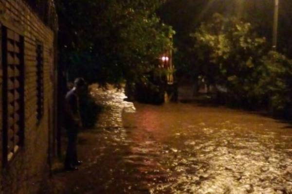 Previsão de mais chuva deixa famílias de Santa Rosa em alerta