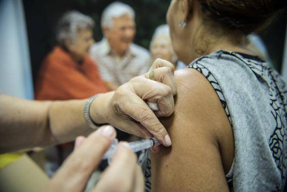 Vacinação contra a gripe começa nesta segunda-feira