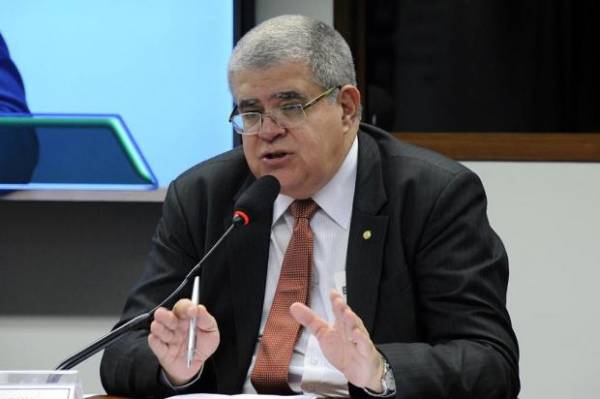 'Ninguém vai se aposentar antes dos 60', diz presidente da Comissão da reforma da Previdência