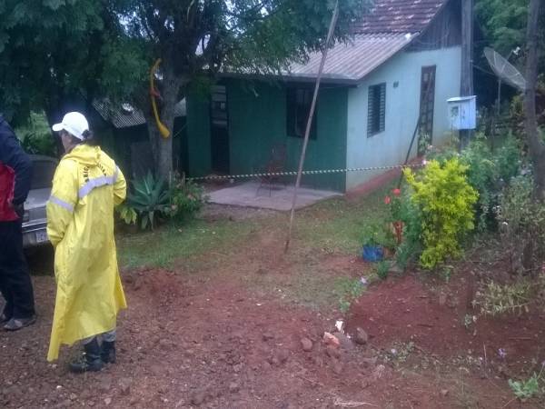 Mulher é assassinada e filho esfaqueado em Três Passos