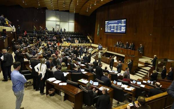 Assembleia aprova aumento de 6,48% do salário mínimo regional