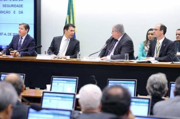 Confira os principais pontos do texto da reforma da Previdência aprovado na comissão especial