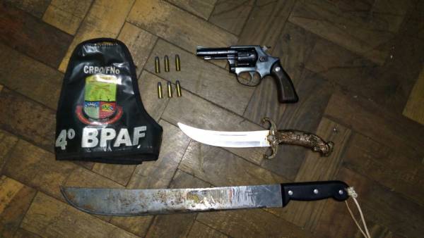 Brigada Militar apreende armas e munições após abordar veículo em Horizontina