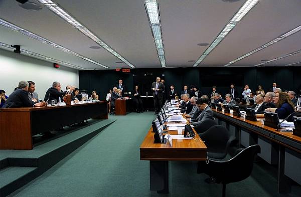 Comissão especial rejeita destaque que retiraria contribuição individual do trabalhador rural