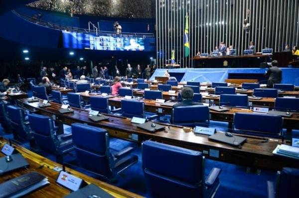 Senado deve aprovar fim do foro privilegiado nesta quarta-feira