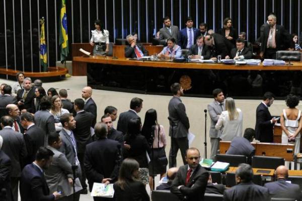 Deputados da região querem renúncia de Temer e eleições diretas