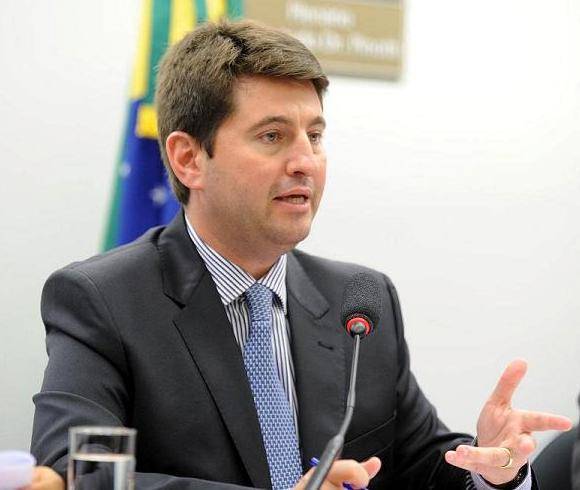 Jerônimo divulga nota na qual nega recebimento de propina
