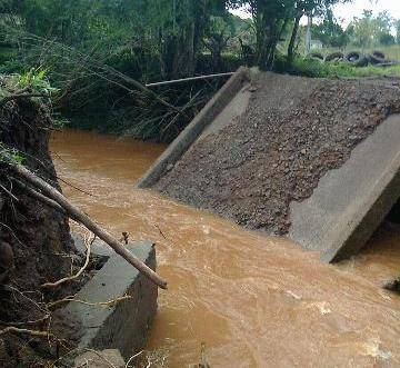 Chuva forte causa transtornos em Três de Maio e região