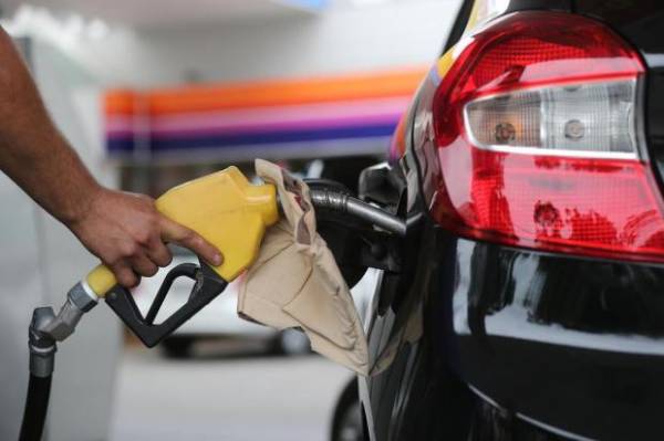 Petrobras reduz preço da gasolina em 5,4% e do diesel em 3,5% nas refinarias