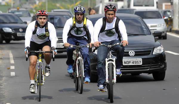 Especialista acredita que pedestres, ciclistas e motoristas podem conviver bem no trânsito