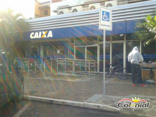 Agências da Caixa abre hoje para saque da conta inativa do FGTS