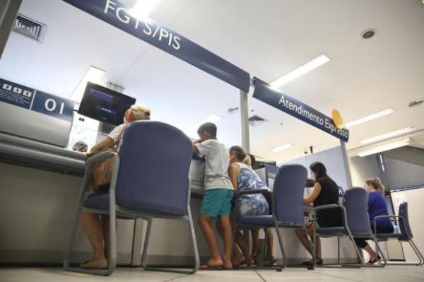 Agência da Caixa abre mais cedo até quarta para saque das contas inativas do FGTS