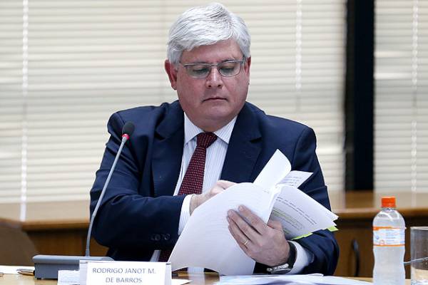 Janot apresenta ao Supremo denúncia contra Temer por corrupção passiva