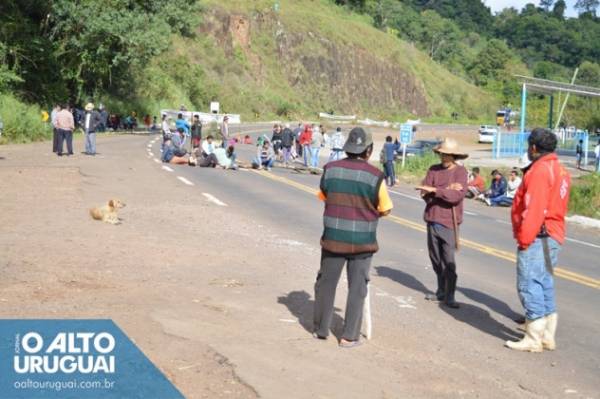 Indígenas bloqueiam BR-386 em Iraí