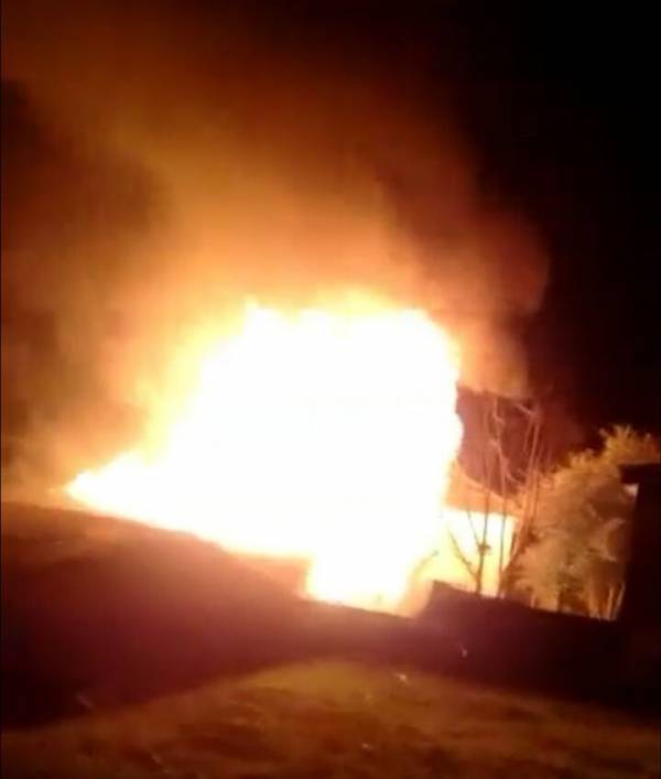 VÍDEO: incêndio consome casa no município de Jóia