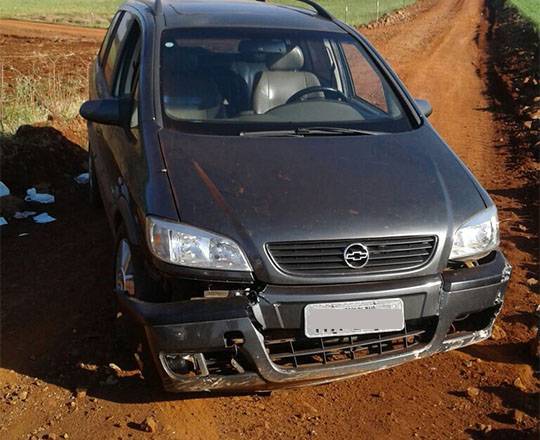 Motorista foge de blitz, abandona carro e escapa a pé