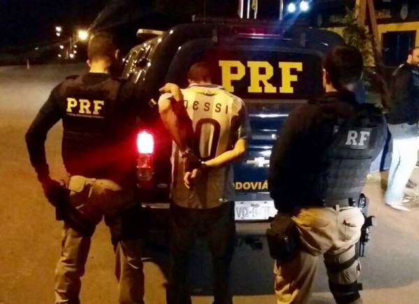 PRF recupera veículo roubado e resgata refém em Passo Fundo