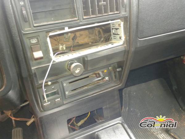 Ladrão furta som e esquece a faca no interior do veículo, em Três de Maio