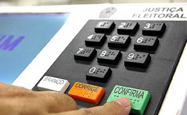 Deputados podem votar hoje em comissão especial mudanças no sistema eleitoral