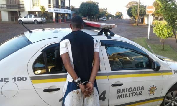 Brigada Militar prende em flagrante elemento por furto, em Três de Maio