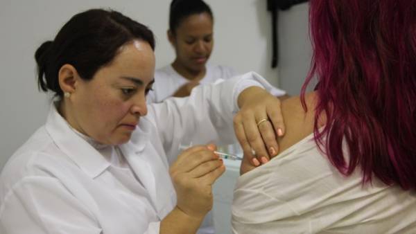Semana de multivacinação dos adolescentes vai até quinta