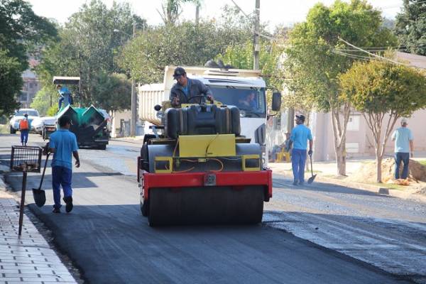 Asfalto novo em três ruas do centro de Três de Maio