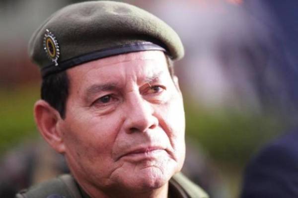 Após general falar em intervenção militar, Defesa pede esclarecimentos a comandante do Exército