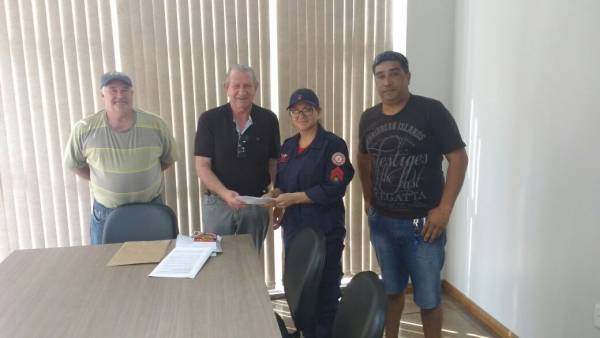 Corpo de Bombeiros entrega projeto ao presidente da Câmara de Vereadores para compra de viatura