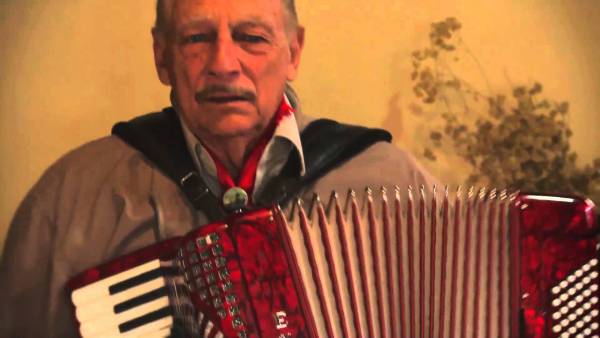 Aos 84 anos, morre o acordeonista Adelar Bertussi