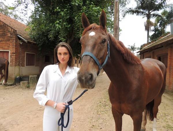 Modelo e amazona Vitória Chaves Barcellos morre aos 29 anos em Porto Alegre