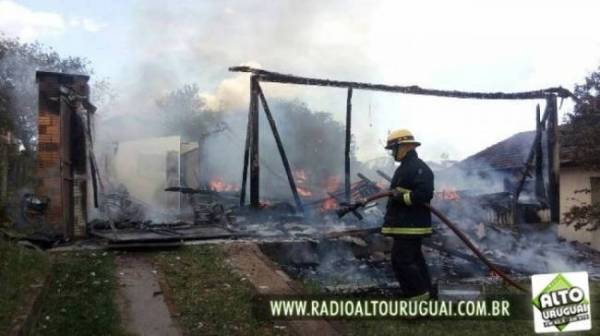 Campanha reúne donativos em prol de família que perdeu tudo em incêndio, em Humaitá 
