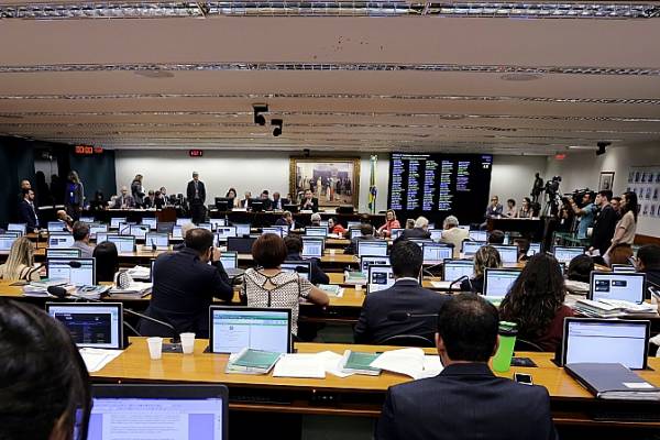 CCJ da Câmara recomenda rejeição da 2ª denúncia contra Temer